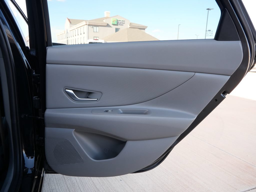 Used 2025 Hyundai Elantra SEL FWD image 10