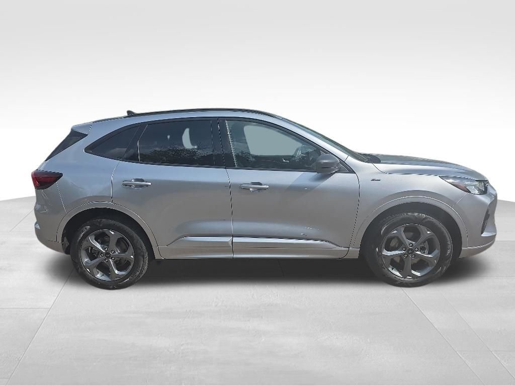 Certified 2023 Ford Escape ST-Line w/ Tech Pack #1 AWD/4WD image 4