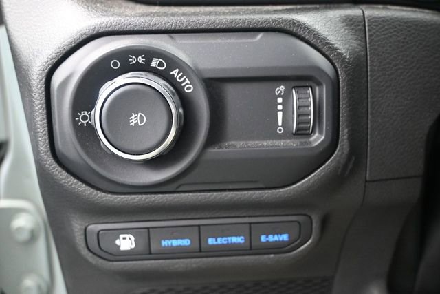 Used 2023 Jeep Wrangler Unlimited Sahara w/ Cold Weather Group AWD/4WD image 7