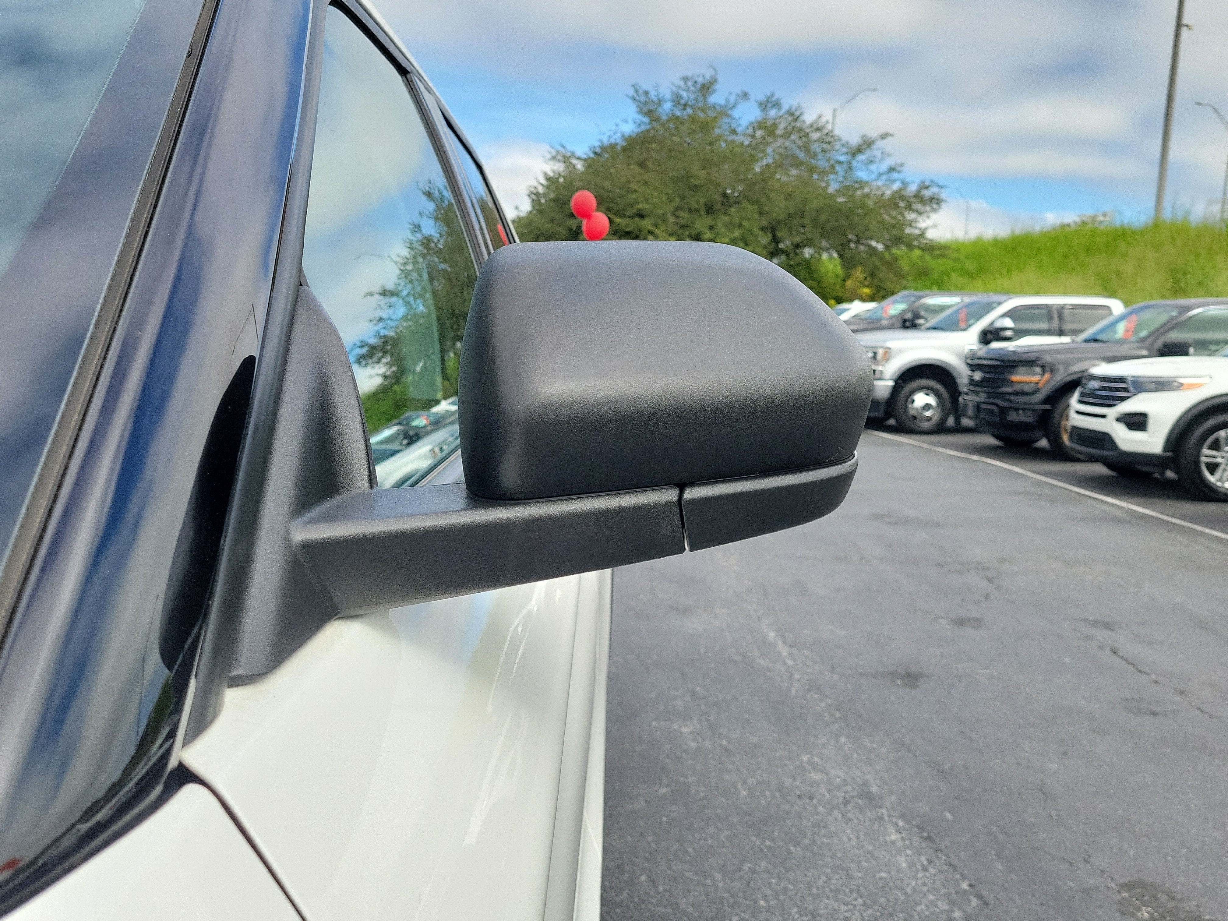 Certified 2024 Ford Explorer XLT RWD image 4