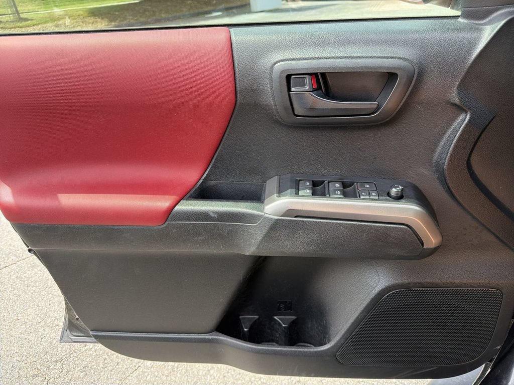 Used 2022 Toyota Tacoma SR5 RWD image 19
