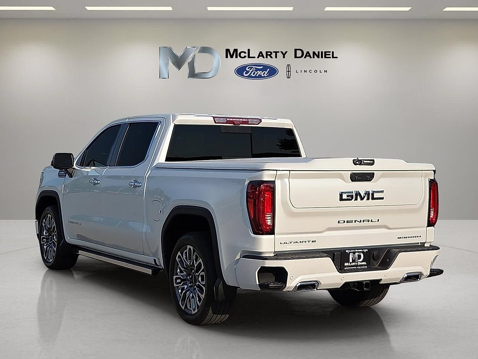 Used 2025 GMC Sierra 1500 Denali Ultimate AWD/4WD image 4