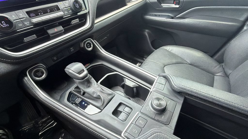 Used 2024 Toyota Grand Highlander AWD image 21