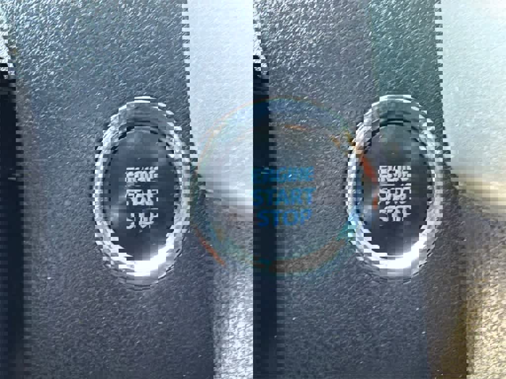 Used 2019 Toyota Highlander XLE w/ Carpet Mat Package (TMS) image 32