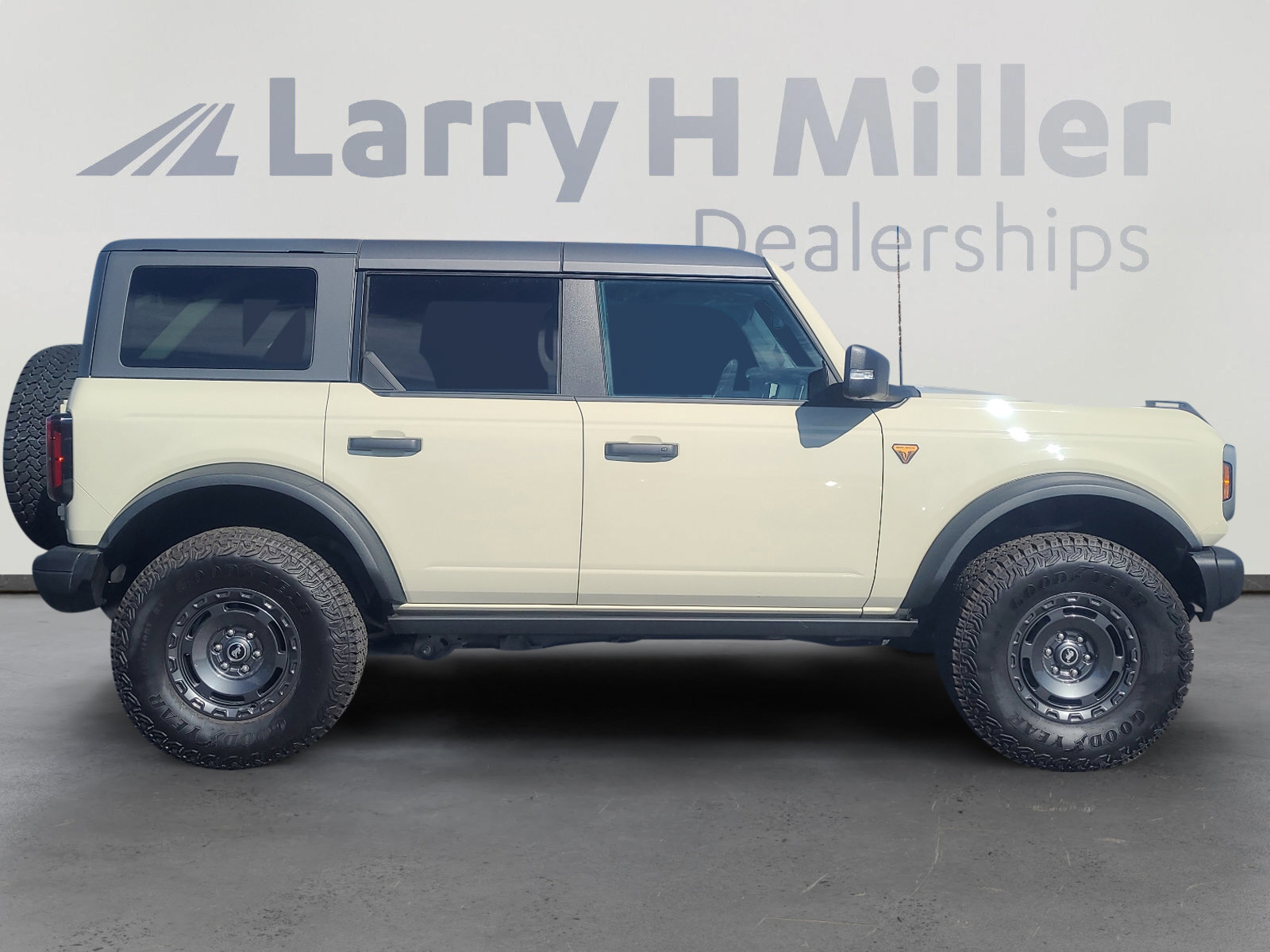 Certified 2025 Ford Bronco Badlands image 6