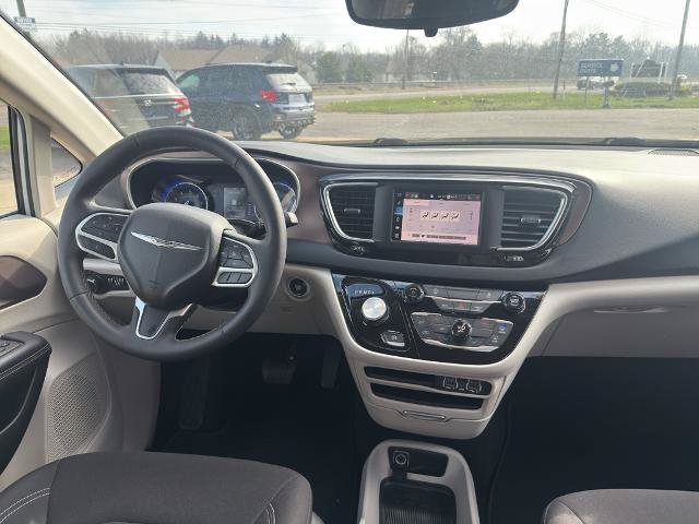 Used 2023 Chrysler Voyager LX FWD image 16