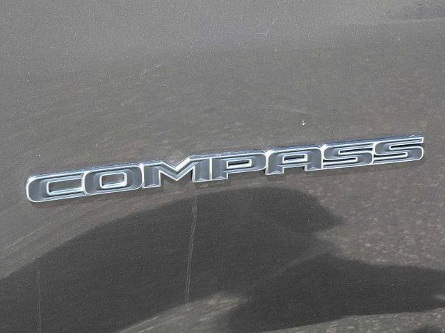 Used 2018 Jeep Compass Latitude w/ Popular Equipment Group AWD/4WD image 12