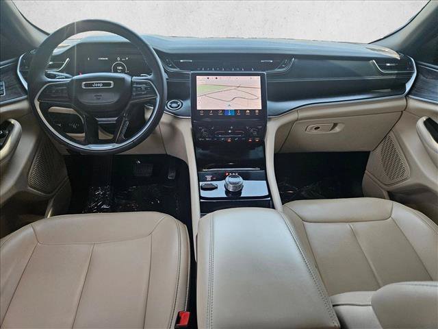 Used 2023 Jeep Grand Cherokee Limited w/ Black Appearance Package AWD/4WD image 20