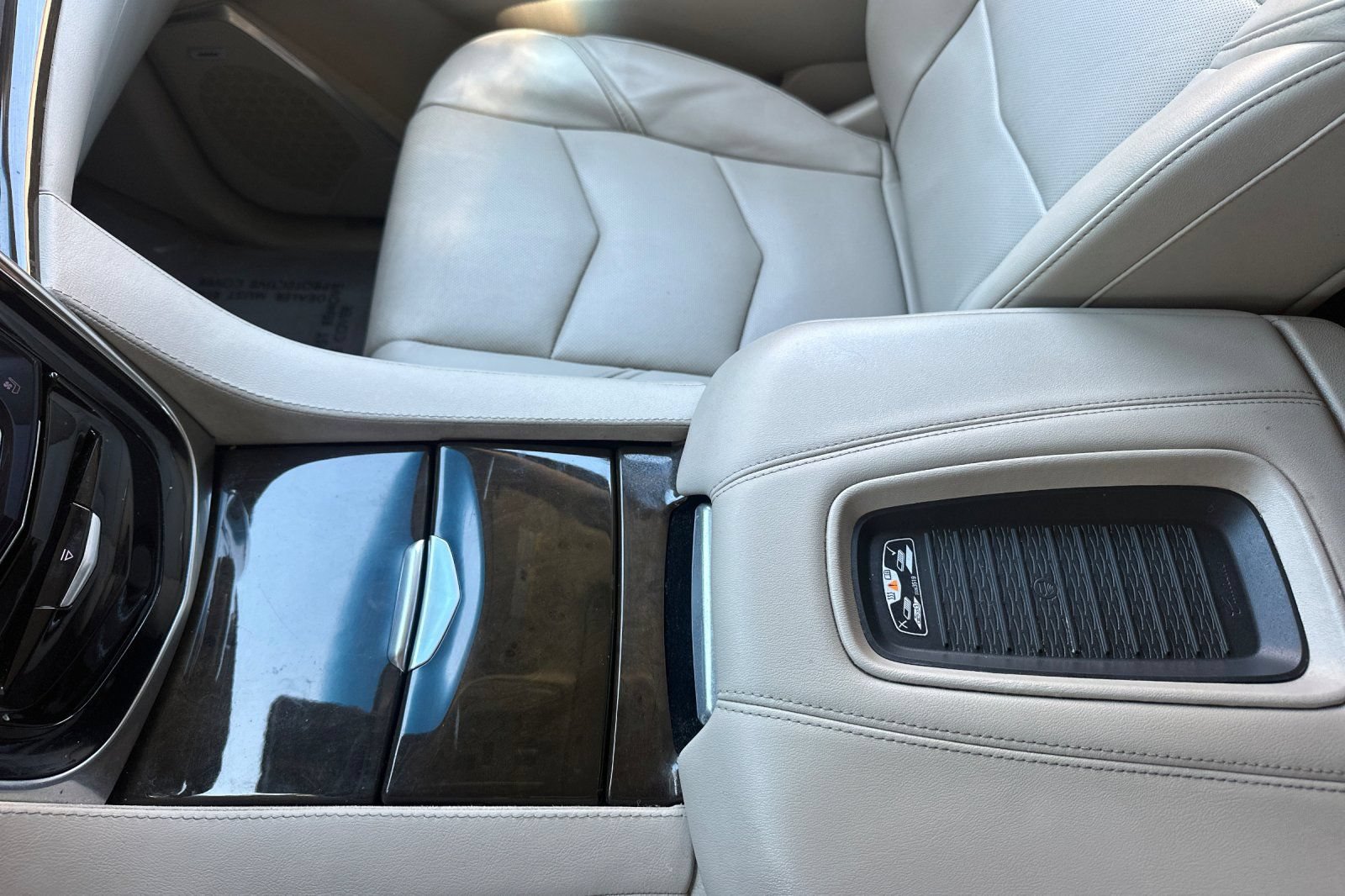 Used 2019 Cadillac Escalade Luxury RWD image 33