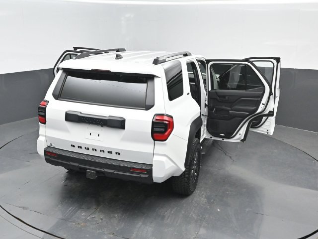 Used 2025 Toyota 4Runner SR5 AWD/4WD image 26
