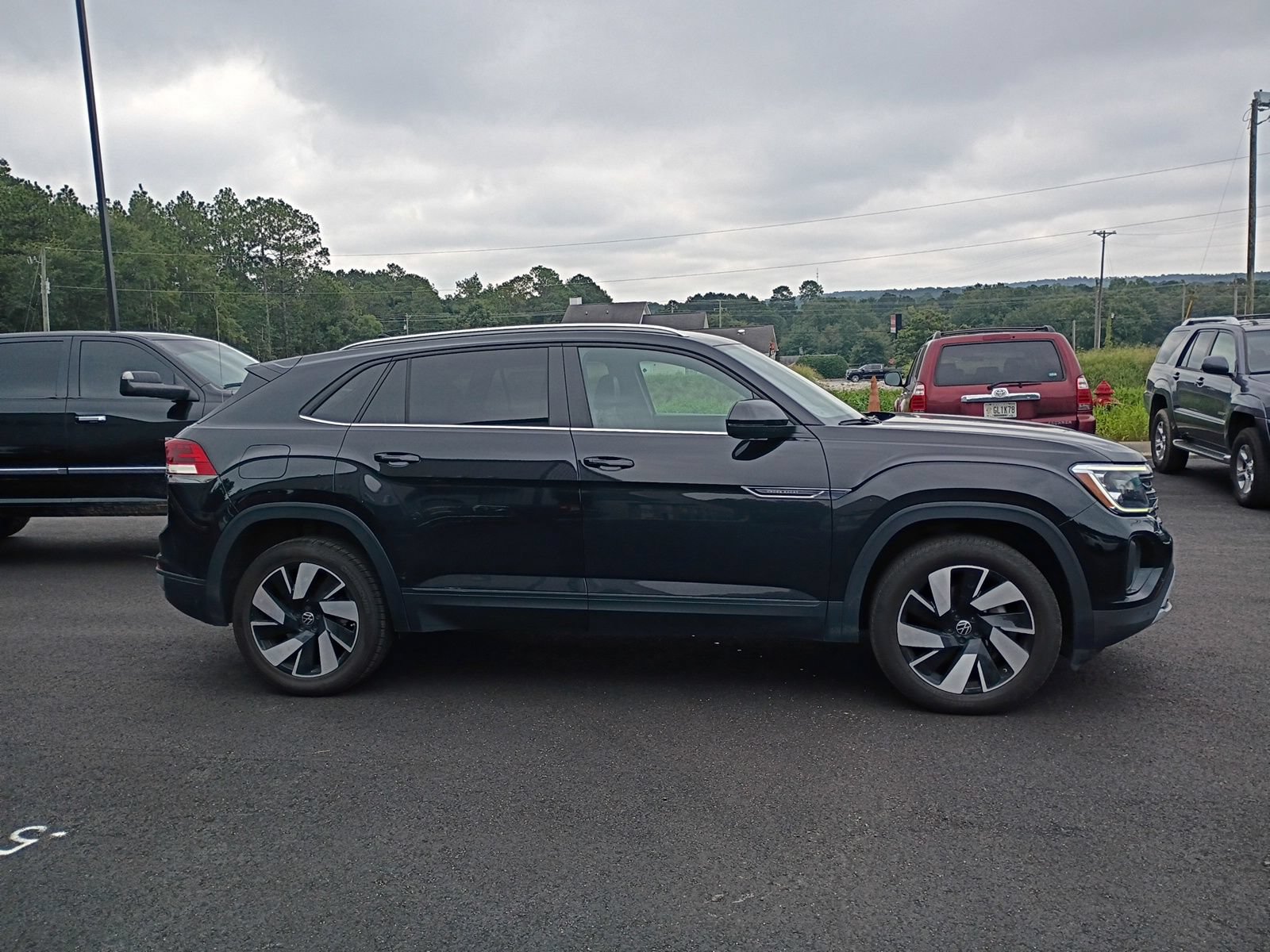 Used 2024 Volkswagen Atlas Cross Sport SE FWD image 4