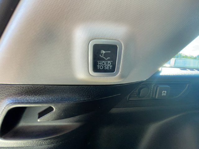 Used 2023 Jeep Grand Cherokee Limited AWD/4WD image 32
