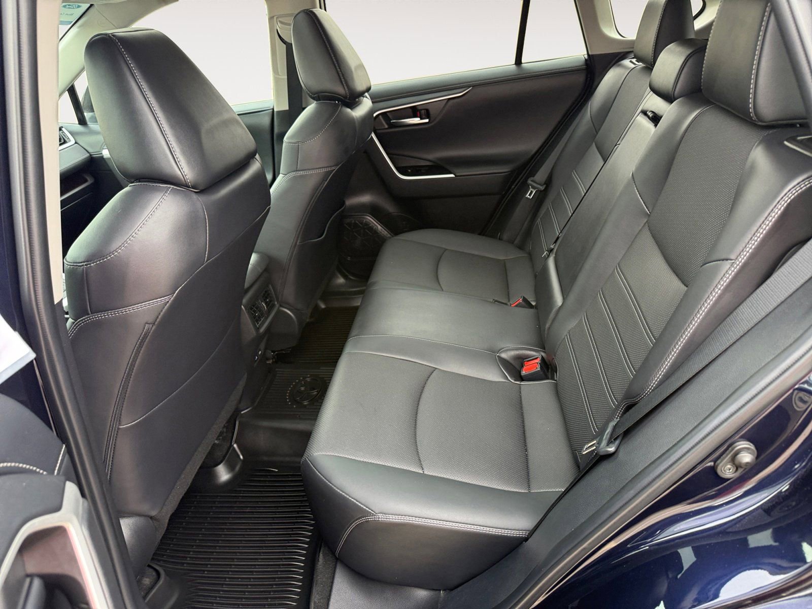 Used 2022 Toyota RAV4 Limited image 13