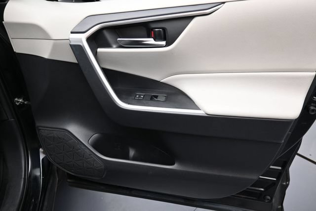 Used 2021 Toyota RAV4 XLE FWD image 30