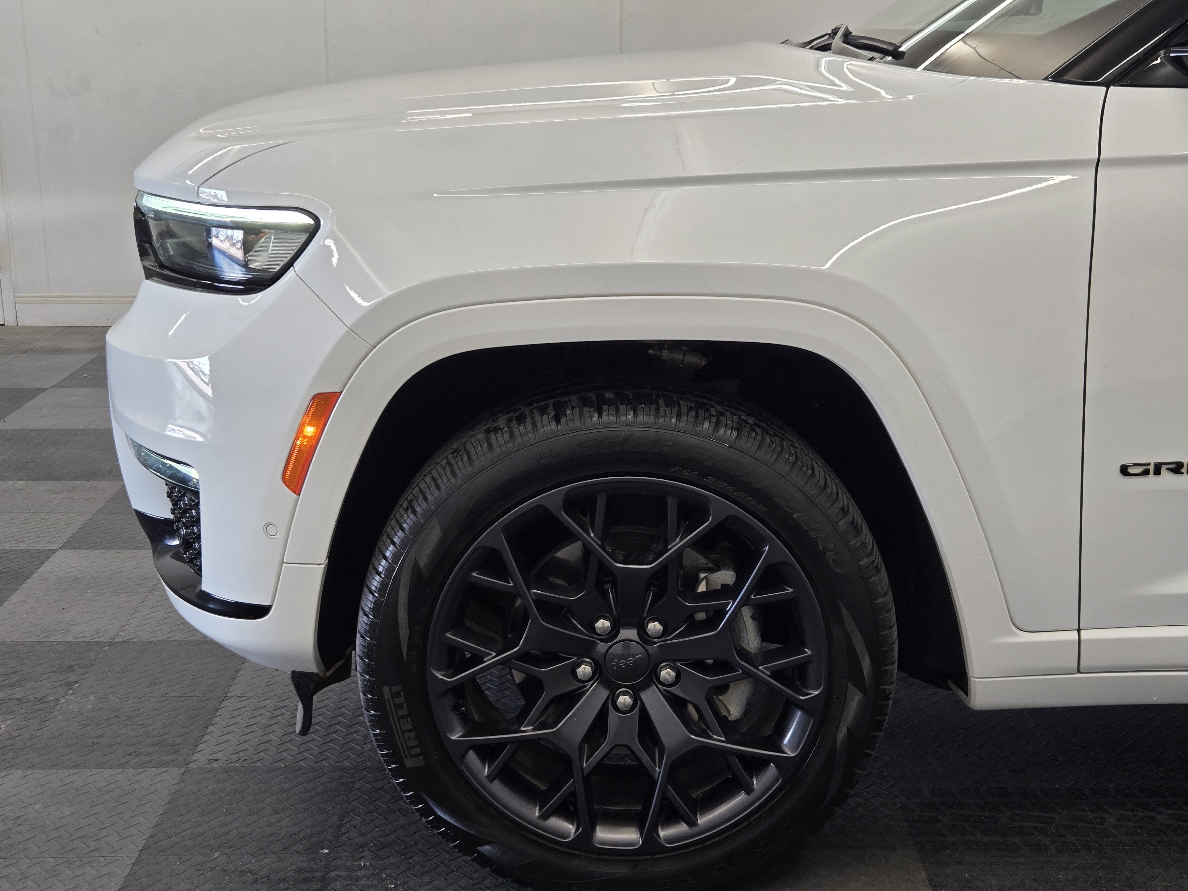 Used 2025 Jeep Grand Cherokee L Summit w/ Obsidian Package AWD/4WD image 9