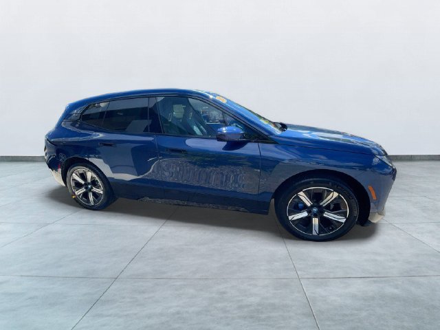 Used 2022 BMW iX xDrive50 w/ Premium Package AWD/4WD image 8