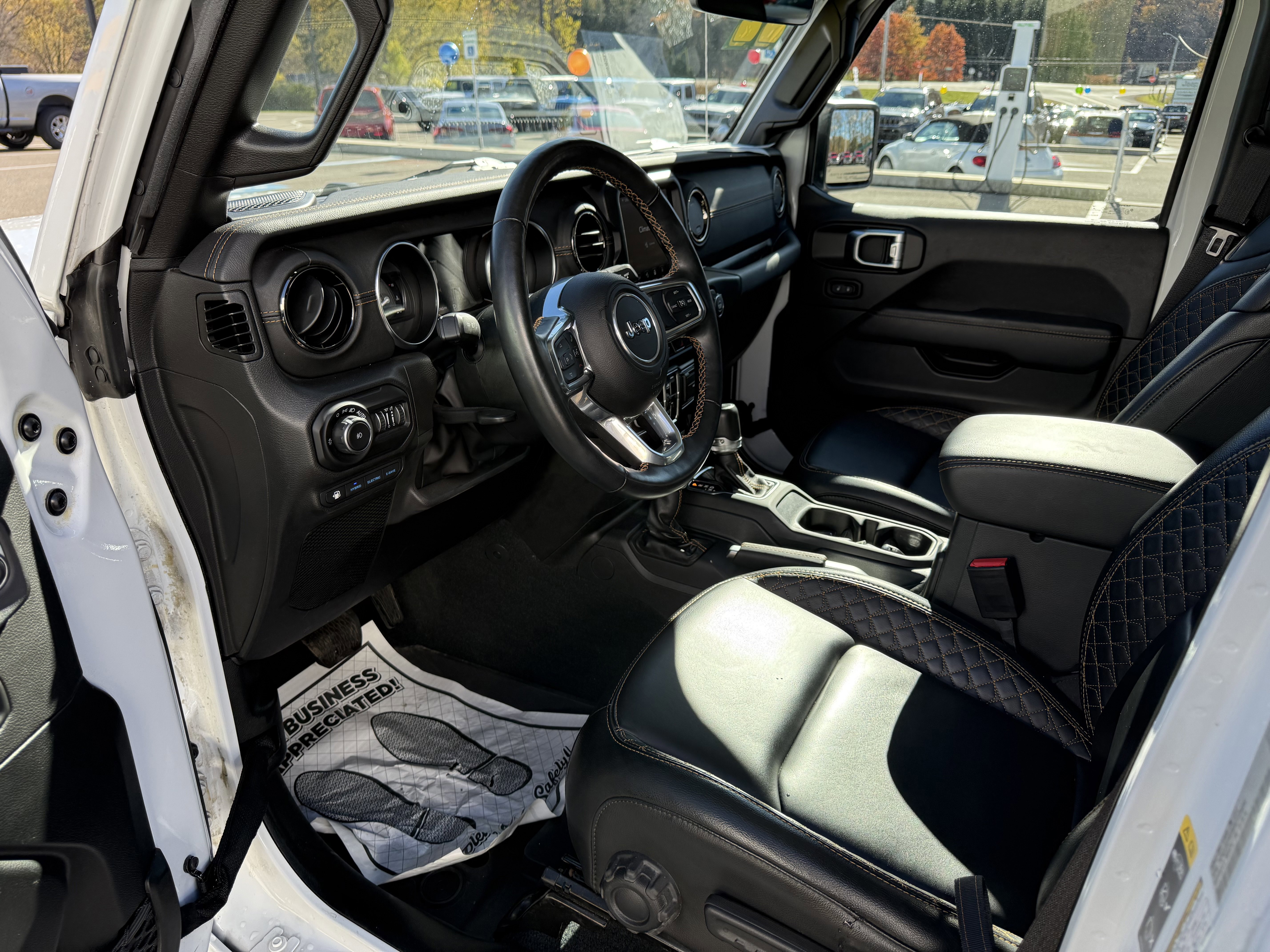 Used 2022 Jeep Wrangler Unlimited Sahara AWD/4WD image 7