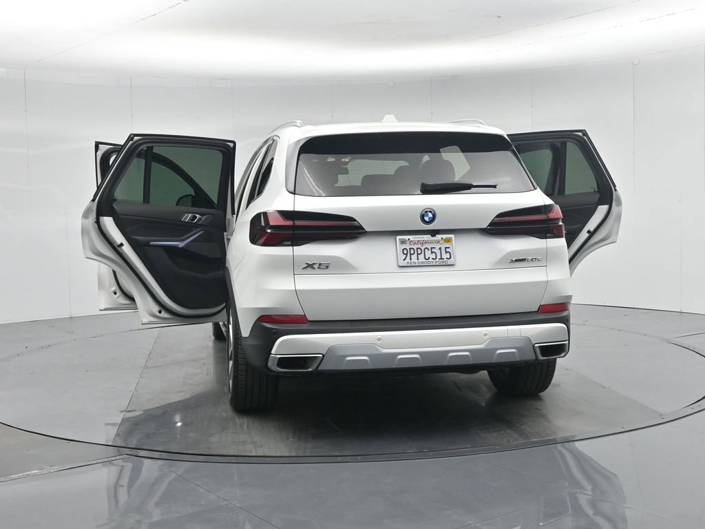 Used 2025 BMW X5 xDrive50e image 36