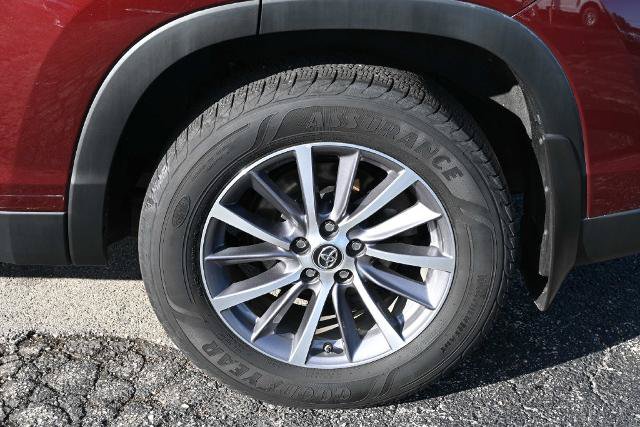 Used 2019 Toyota Highlander XLE AWD/4WD image 15