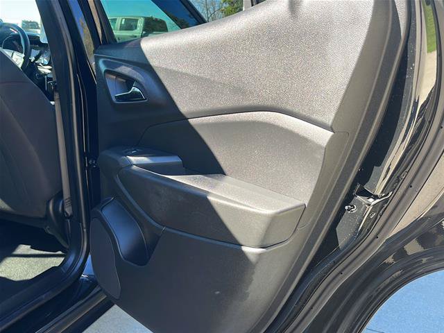 Used 2025 Chevrolet Trax RS w/ Driver Confidence Package FWD image 19