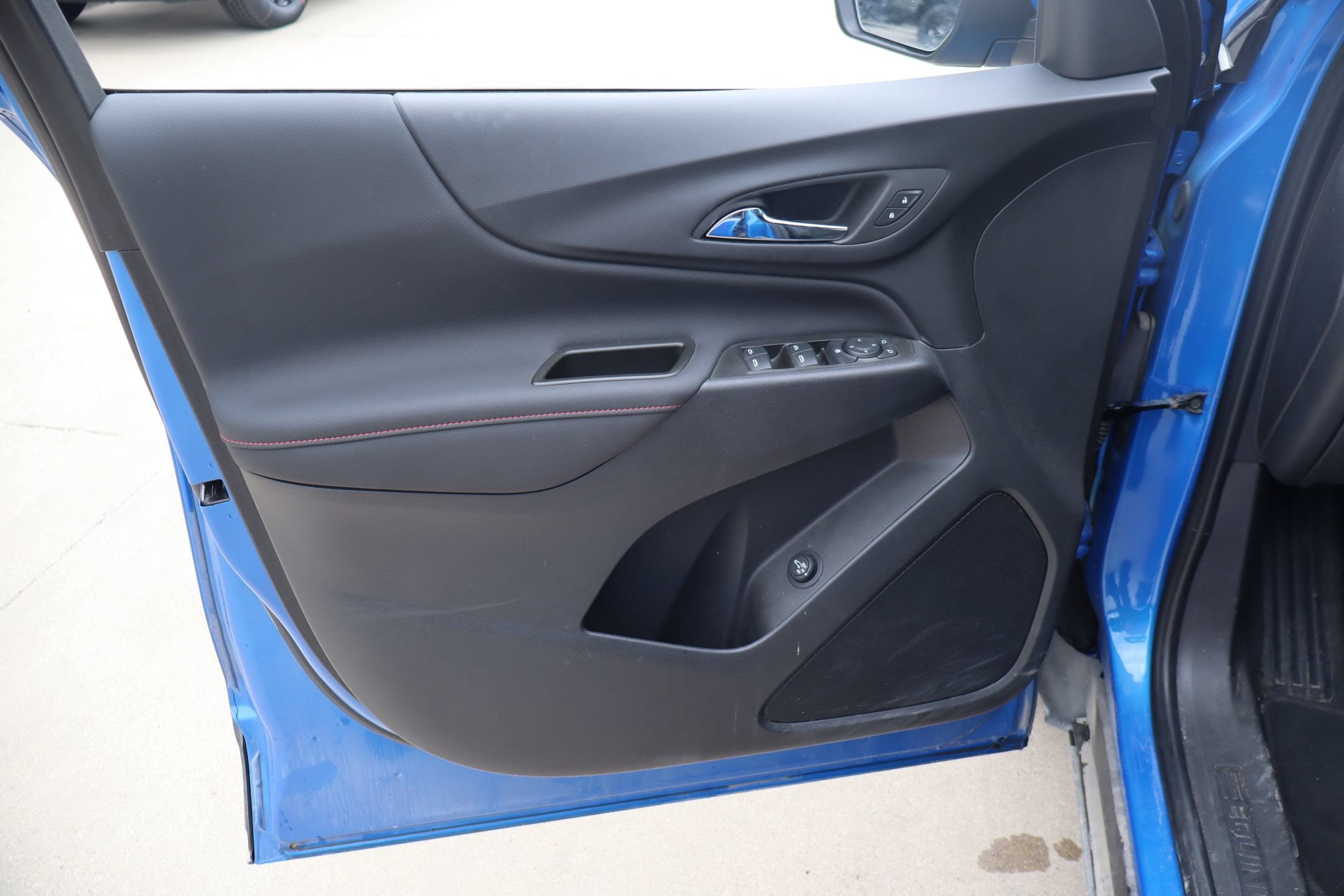 Used 2024 Chevrolet Equinox RS AWD/4WD image 12