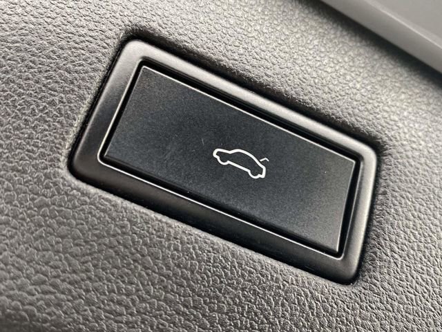 Used 2018 Volkswagen Tiguan SEL image 15