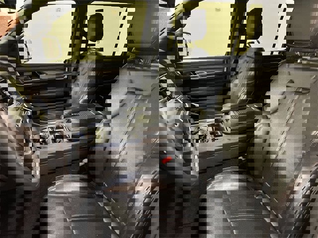 Used 2023 Jeep Wagoneer Series III w/ Preferred Equipment Group image 4