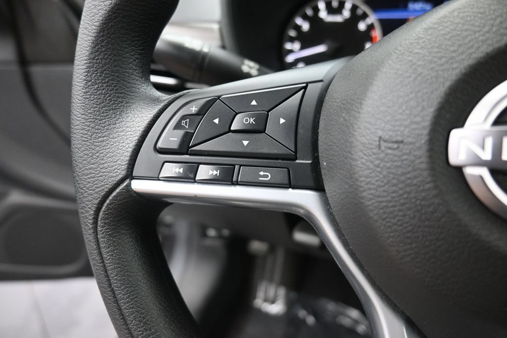 Used 2025 Nissan Altima 2.5 SV FWD image 6