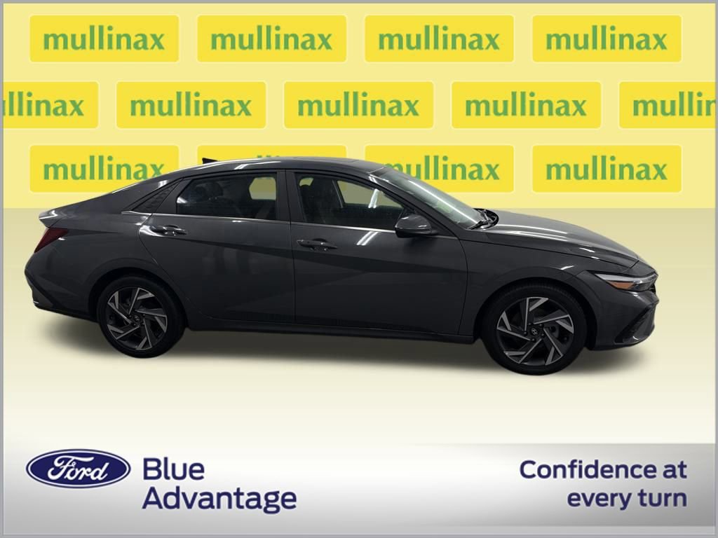 Used 2025 Hyundai Elantra SEL image 6