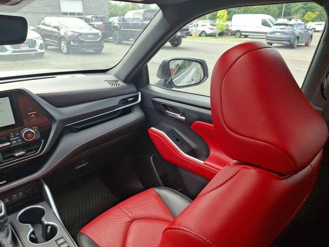 Used 2023 Toyota Highlander L AWD/4WD image 11