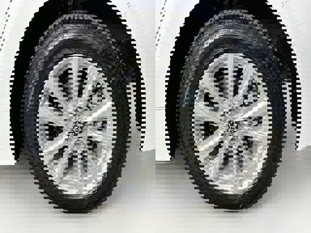 Used 2023 Toyota Corolla LE w/ LE Convenience Package image 11