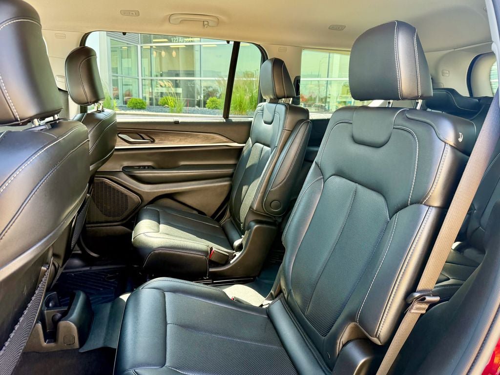 Used 2023 Jeep Grand Cherokee L Limited w/ Luxury Tech Group II AWD/4WD image 11