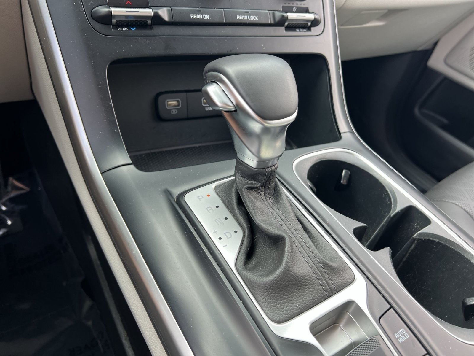 Used 2024 Kia Carnival LX FWD image 21