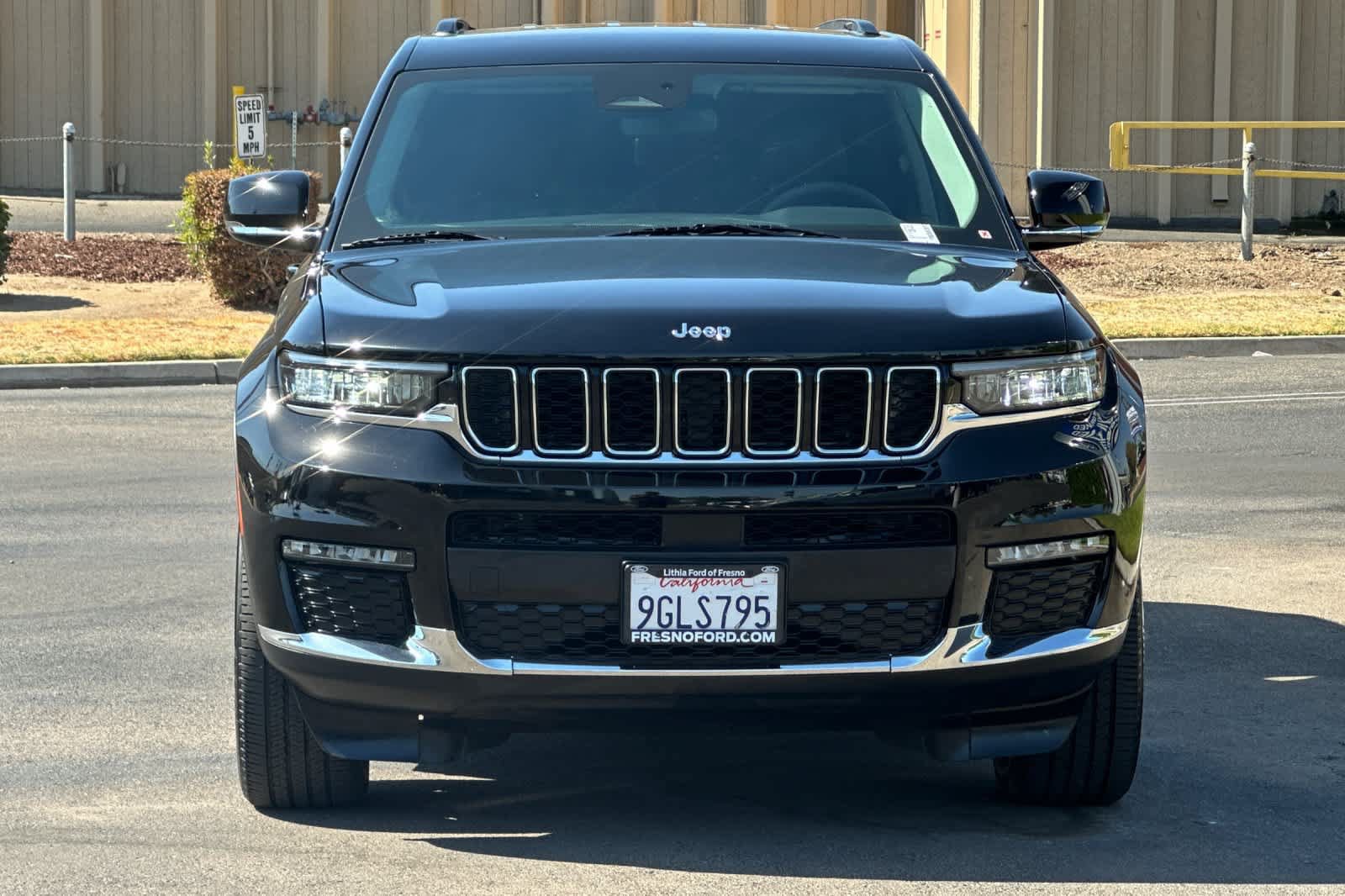 Used 2023 Jeep Grand Cherokee L Limited w/ Luxury Tech Group II AWD/4WD image 11