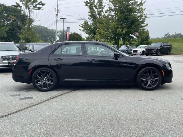 Used 2021 Chrysler 300 Touring w/ Sport Appearance Package RWD image 6