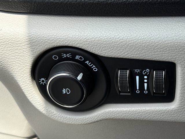 Used 2021 Chrysler Pacifica Touring-L w/ Premium & Safety Sphere Group image 44