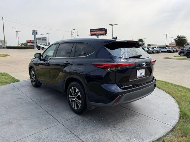 Used 2020 Toyota Highlander XLE AWD/4WD image 5