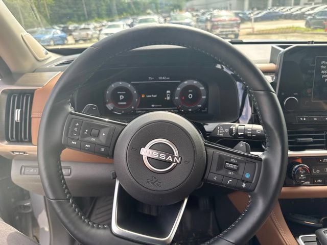 Used 2025 Nissan Pathfinder Platinum FWD image 39
