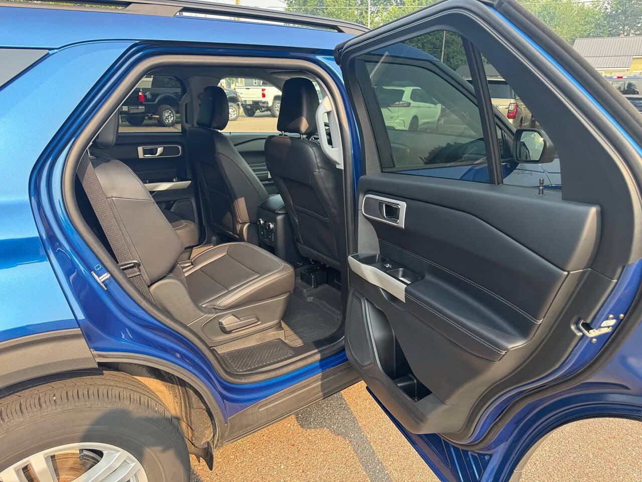 Certified 2021 Ford Explorer XLT w/ Equipment Group 202A AWD/4WD image 31