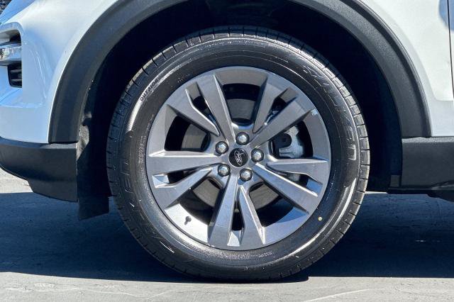 Certified 2022 Ford Explorer XLT w/ Equipment Group 202A AWD/4WD image 39