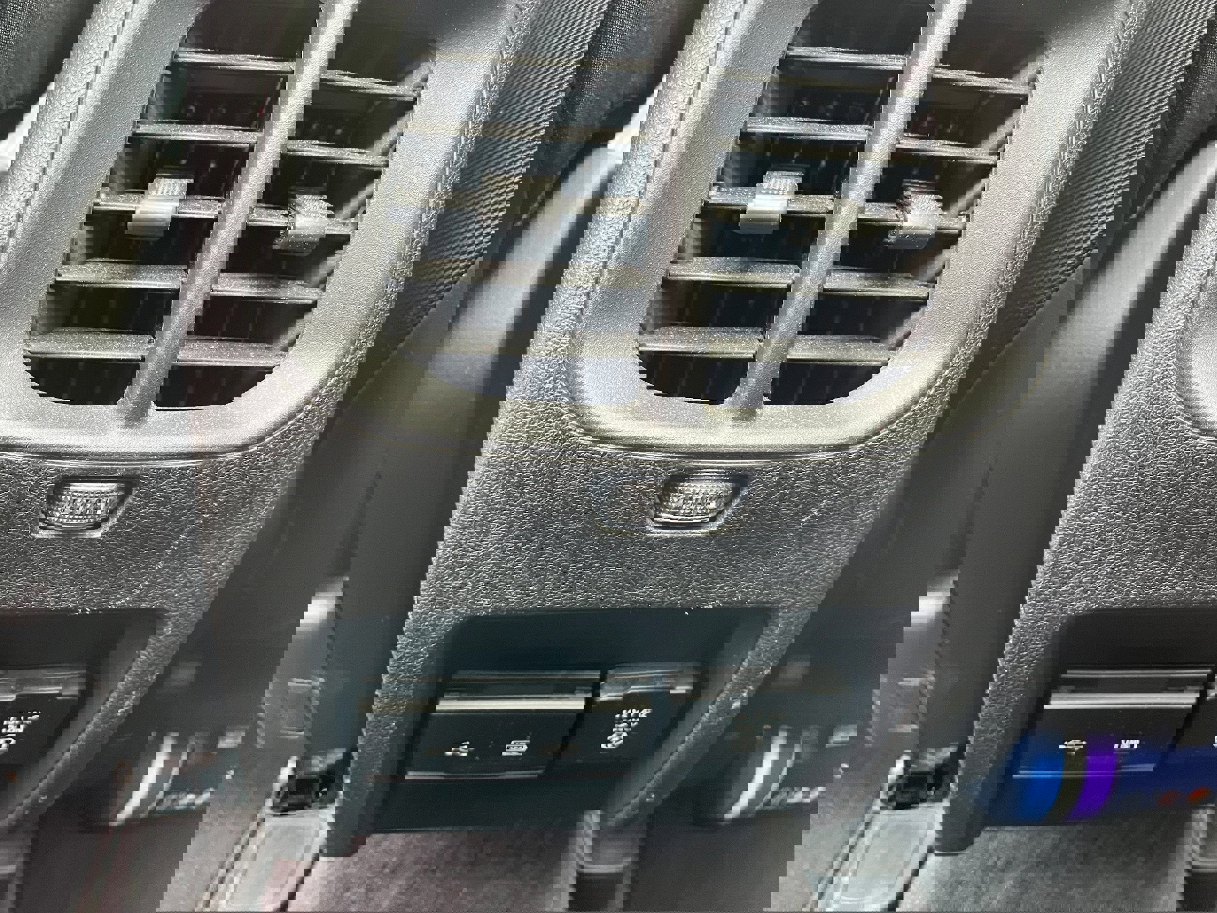 Used 2019 Jeep Cherokee Limited image 12