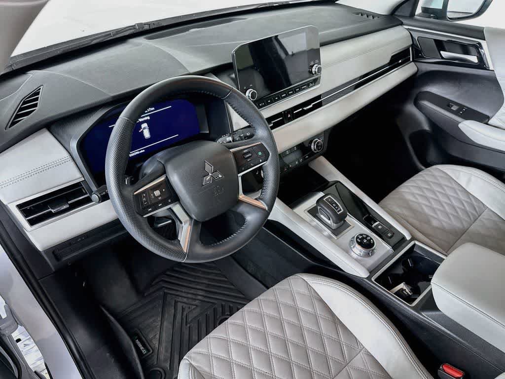 Used 2024 Mitsubishi Outlander SEL FWD image 2
