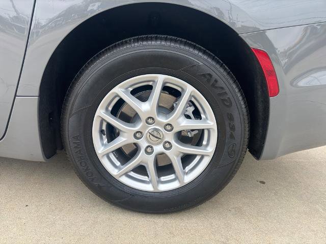 Used 2023 Chrysler Pacifica Touring-L image 9