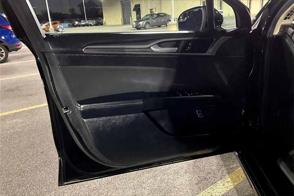 Certified 2017 Ford Fusion SE w/ Equipment Group 601A image 22