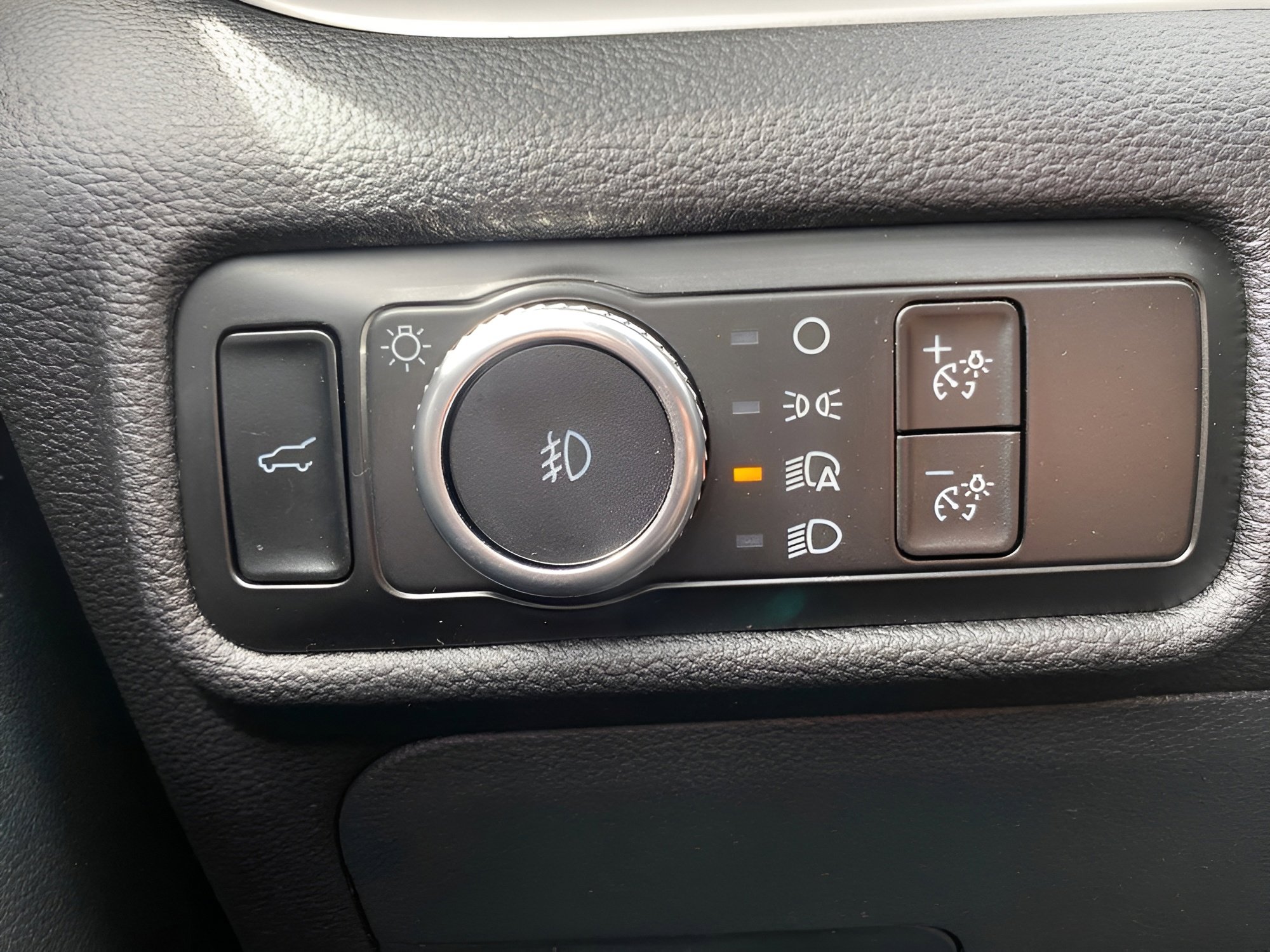 Certified 2023 Ford Explorer XLT w/ Equipment Group 202A AWD/4WD image 18