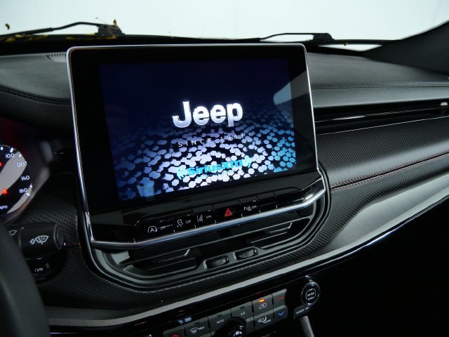 Used 2025 Jeep Compass Trailhawk AWD/4WD image 20