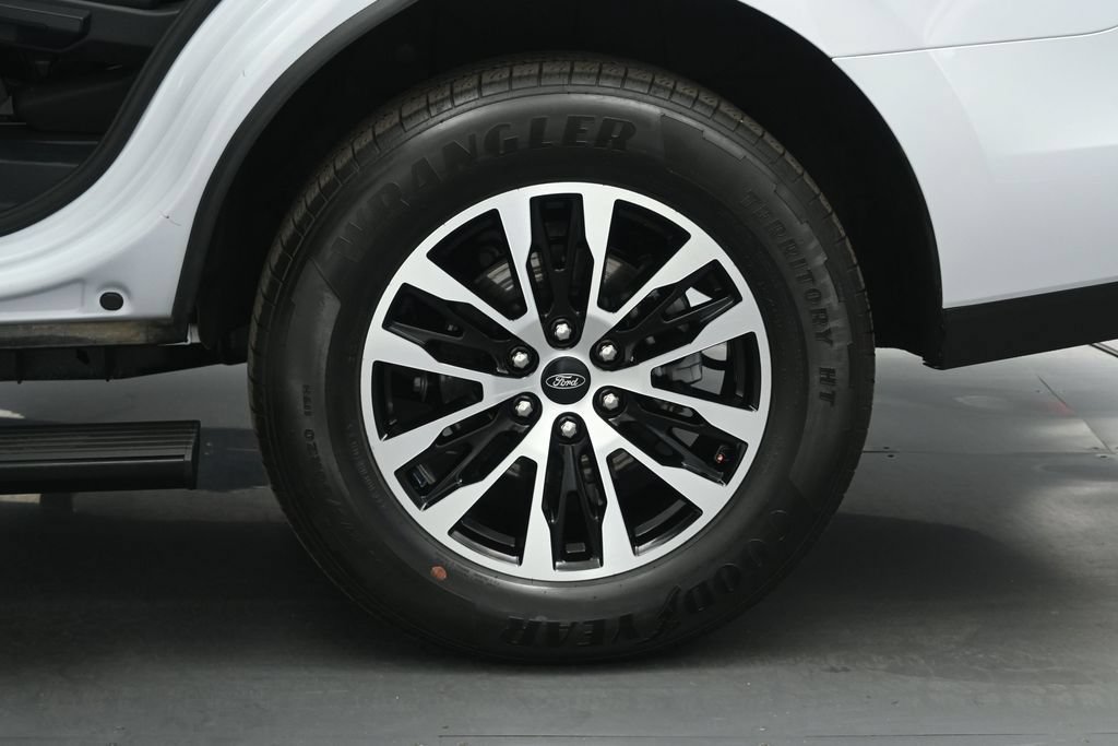 Certified 2025 Ford Expedition Platinum AWD/4WD image 21