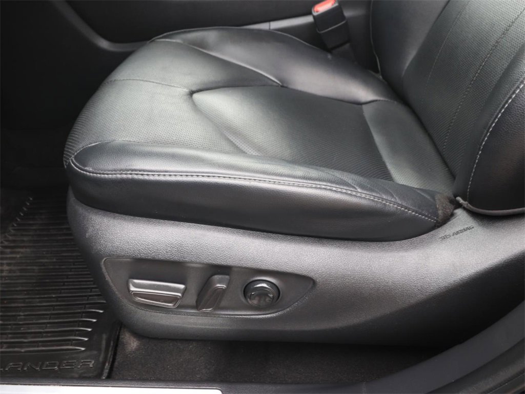 Used 2023 Toyota Highlander Limited image 17