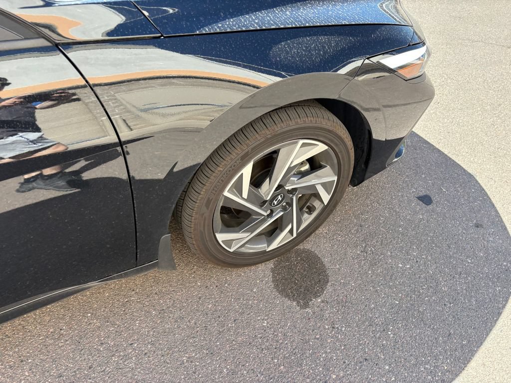 Used 2025 Hyundai Elantra SEL FWD image 14
