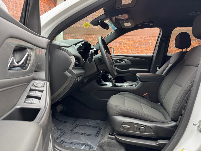 Used 2023 Chevrolet Traverse LT image 23